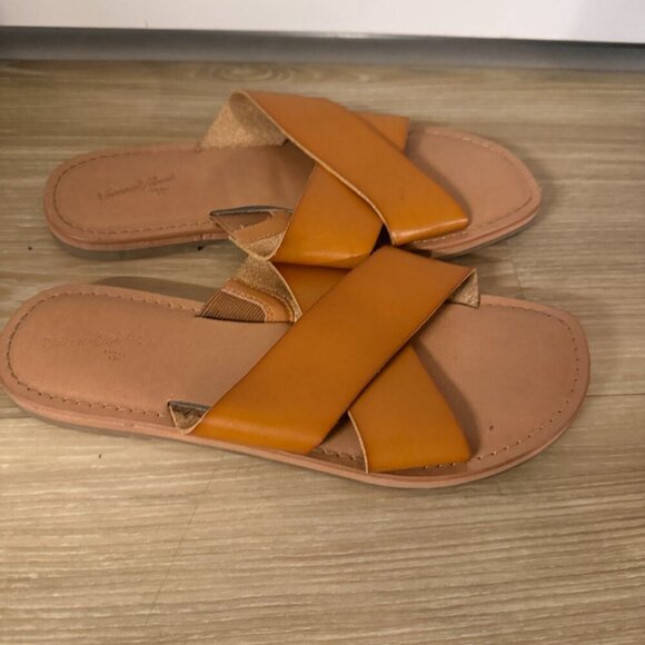 Universal Thread Crisscross Slides (Tan/Orange) – Size 9 - Picture 3 of 4